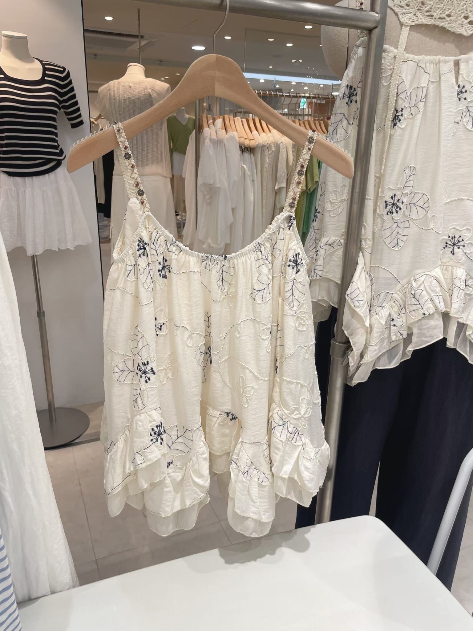 CL6328 植物刺繡寶石背心