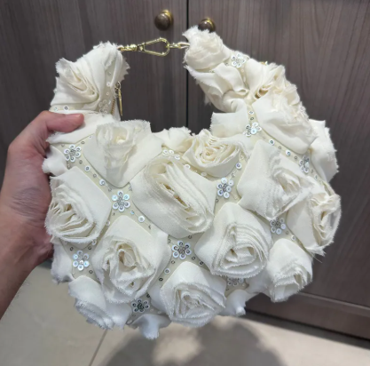 0625HB08-THAILAND-HANDBAGS-白色玫瑰閃片餃子包（A8）
