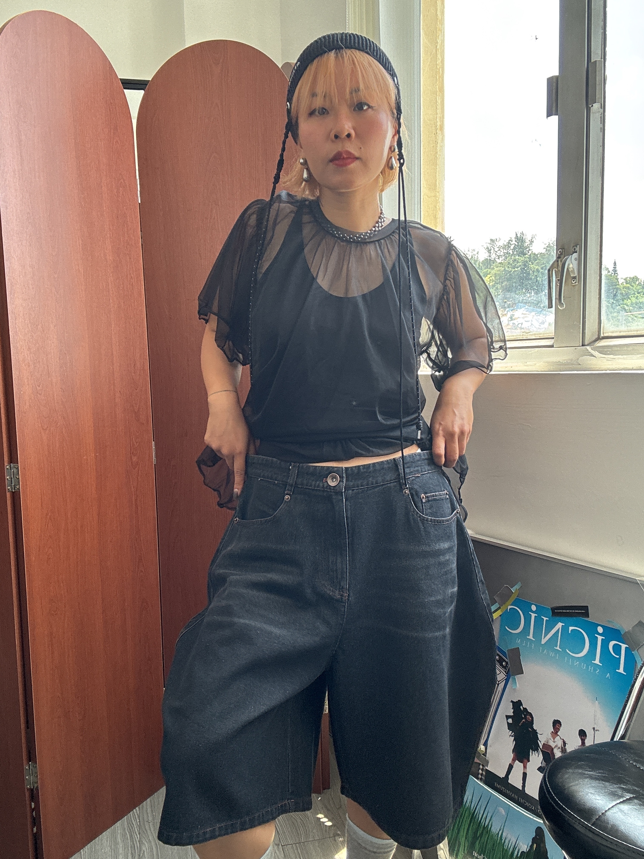 黑色反摺薄牛仔三骨褲