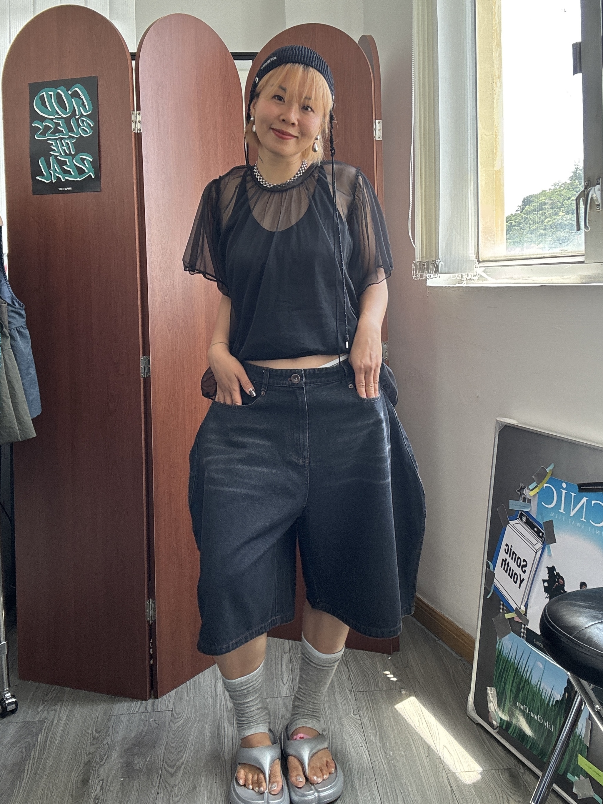 黑色反摺薄牛仔三骨褲