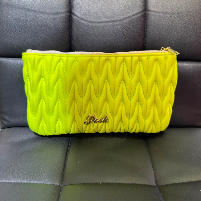 0625HB16-THAILAND-HANDBAGS-V形菱格絎縫化妝包-檸檬黃（A16）