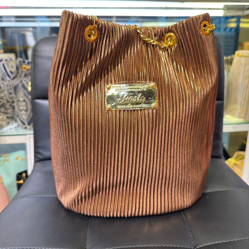 0625HB20-THAILAND-HANDBAGS-時尚豎紋百褶水桶袋-金銅色（A20）