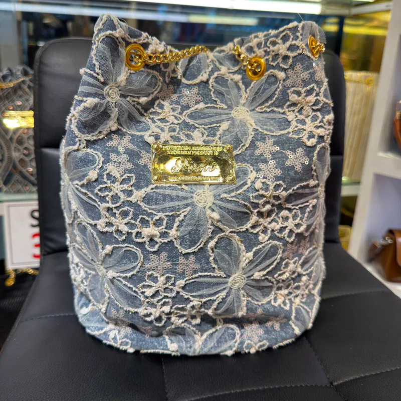 0625HB22-THAILAND-HANDBAGS-鏤空花型蕾絲紋水桶袋-牛仔藍（A22）
