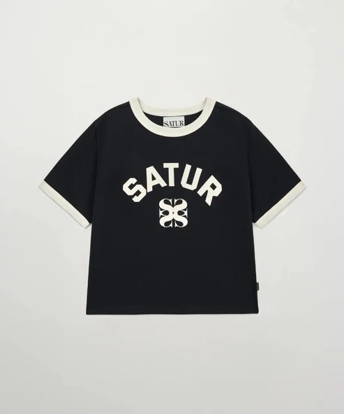 BT001 SATUR 拱形Logo撞色滾邊T恤 黑色