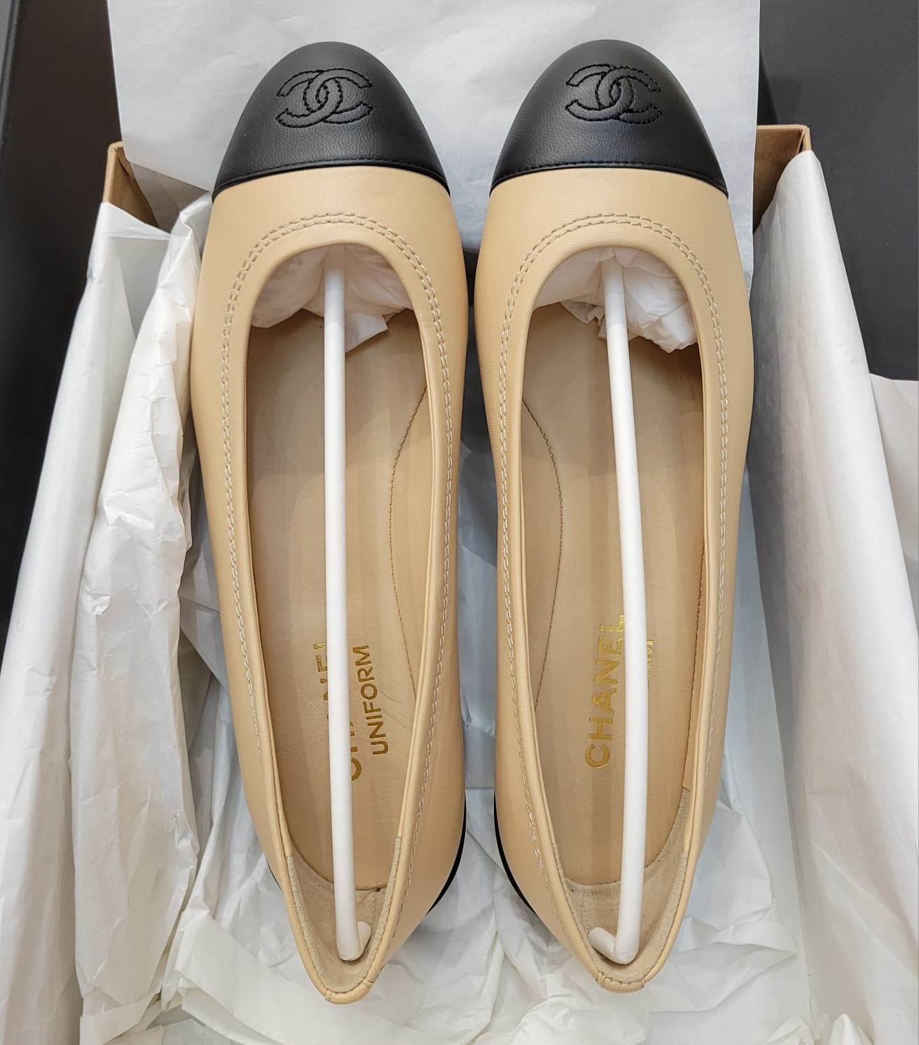 CHANEL UNIFORM BALLET FLATS BEIGE/BLACK