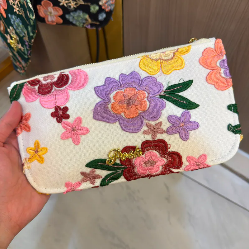 0625HB39-THAILAND-HANDBAGS-白色花花刺繡手拿包（A39）