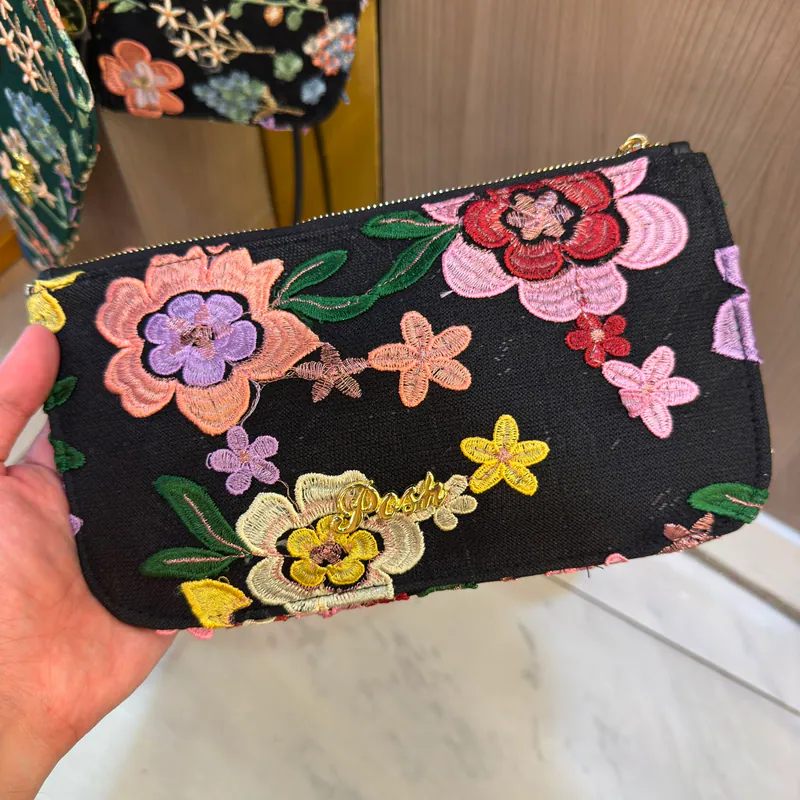 0625HB40-THAILAND-HANDBAGS-黑色花花刺繡手拿包（A40）