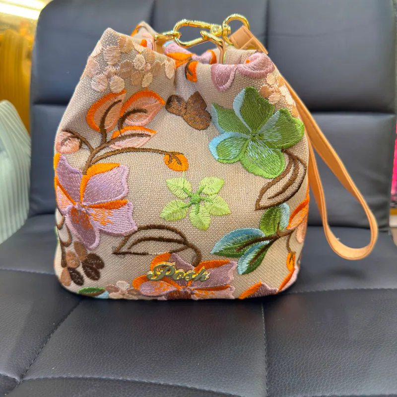 0625HB51-THAILAND-HANDBAGS-杏色彩花刺繡水桶袋（A51）