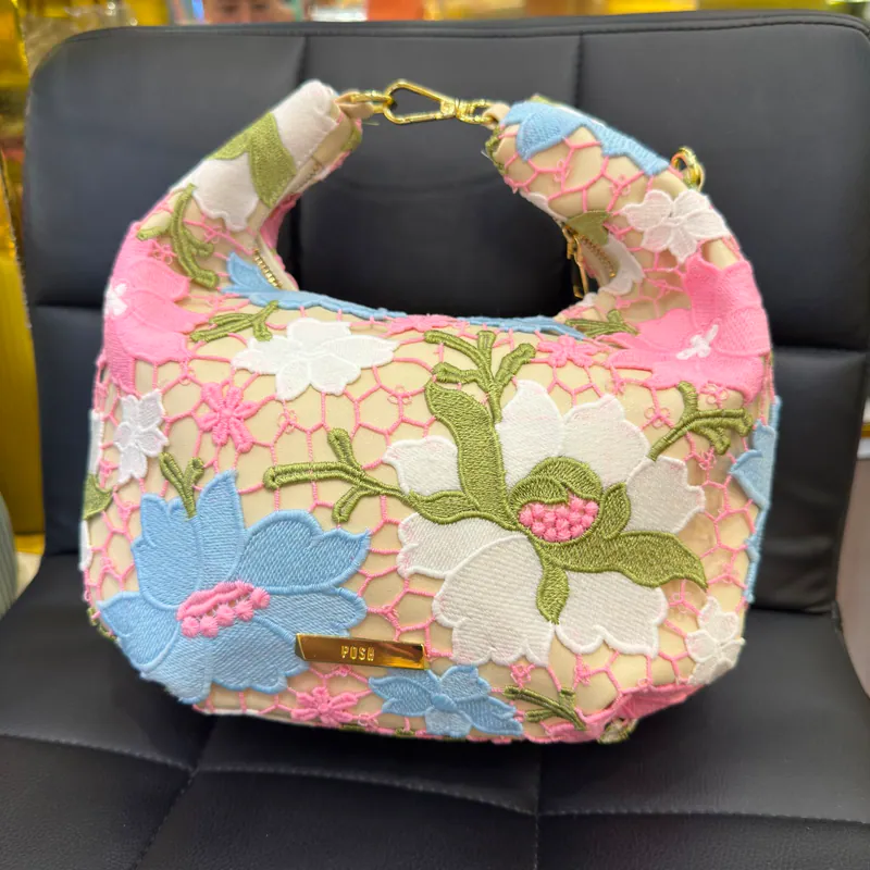 0625HB53-THAILAND-HANDBAGS-奶杏粉藍調立體花刺繡餃子包（A53）