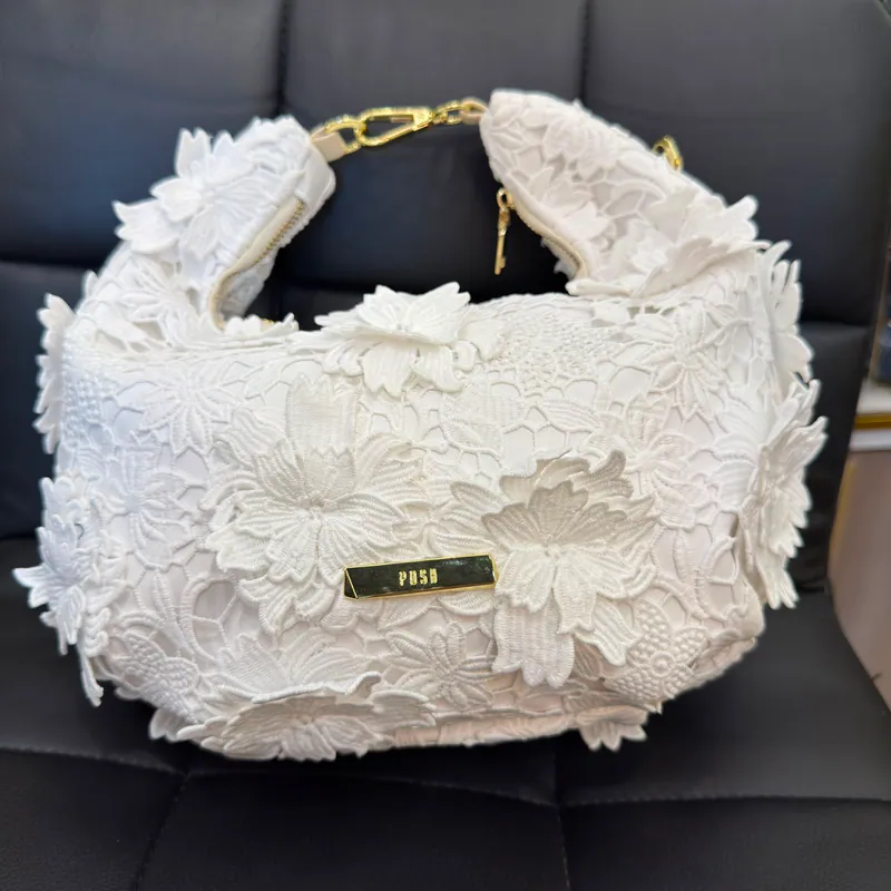 0625HB58-THAILAND-HANDBAGS-白色立體花餃子包（A58）