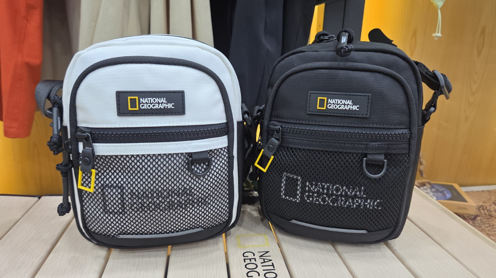 BQ002 National Geographic 淨色斜孭小包 16x20cm