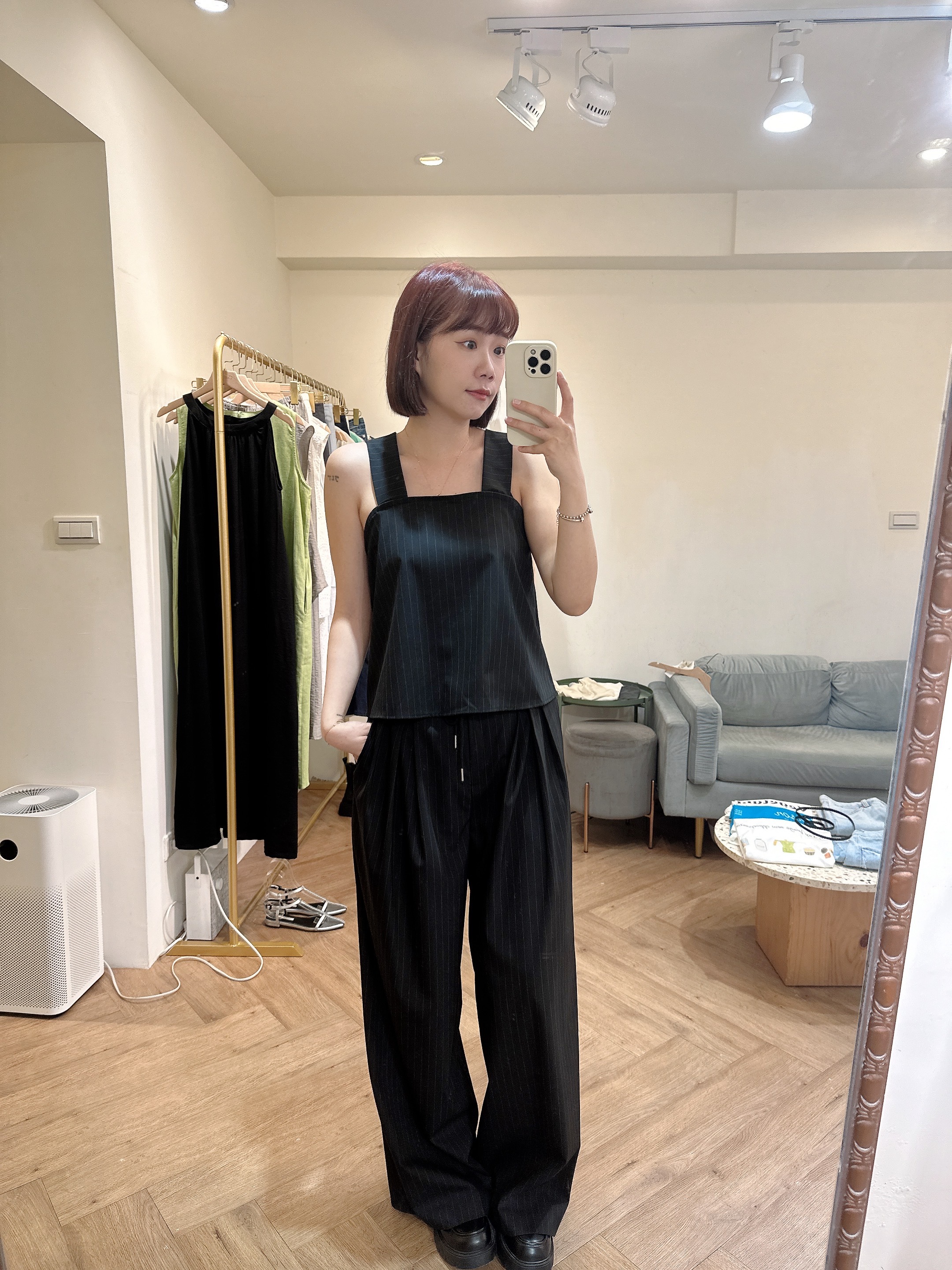 白褲頭直條西裝褲