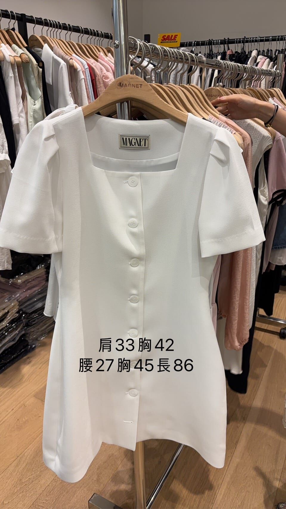 MN6331 方領泡泡袖排扣連身裙