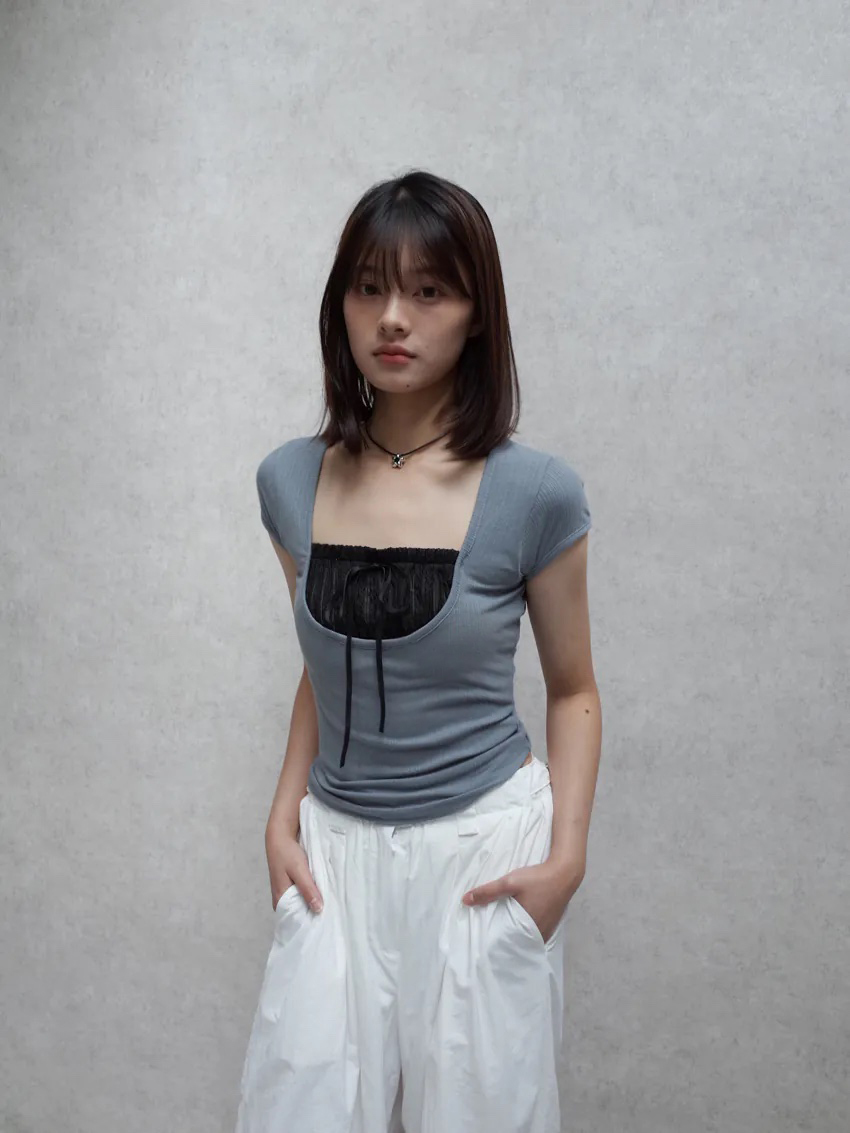 spliced ​​breast-ruched knot top