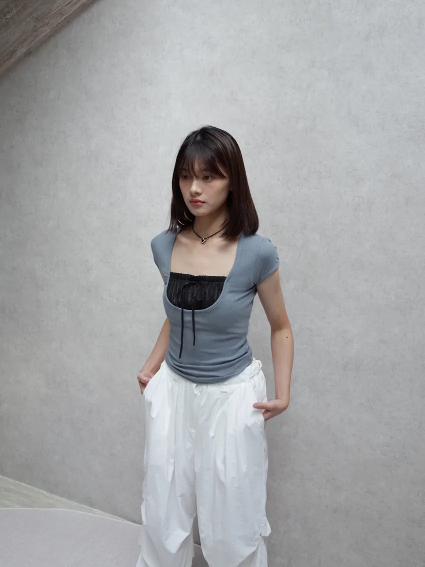 spliced ​​breast-ruched knot top