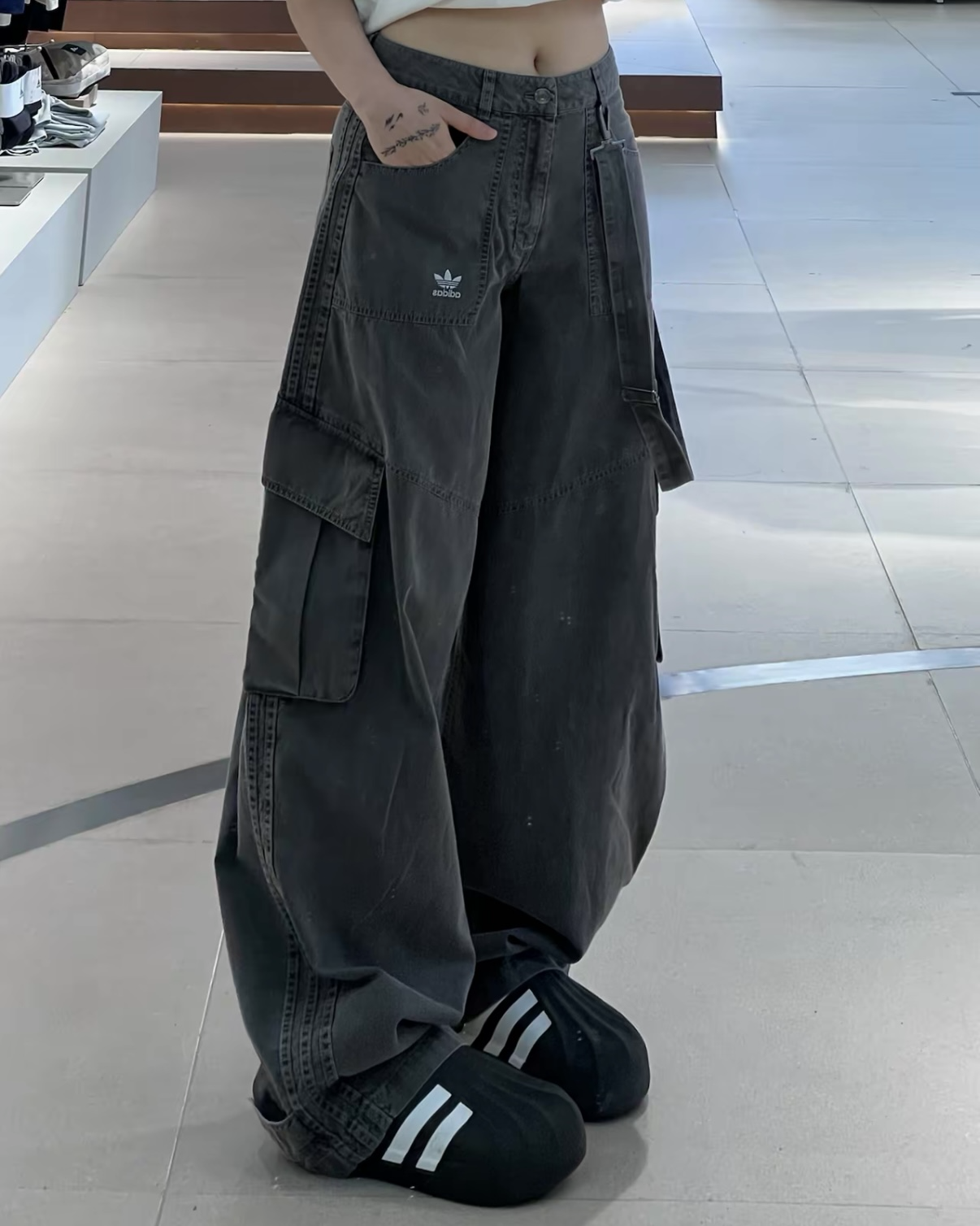 ADIDAS ORIGINALS CURVED TROUSERS 炭灰 闊腿褲 寬鬆 彎刀褲 工裝褲