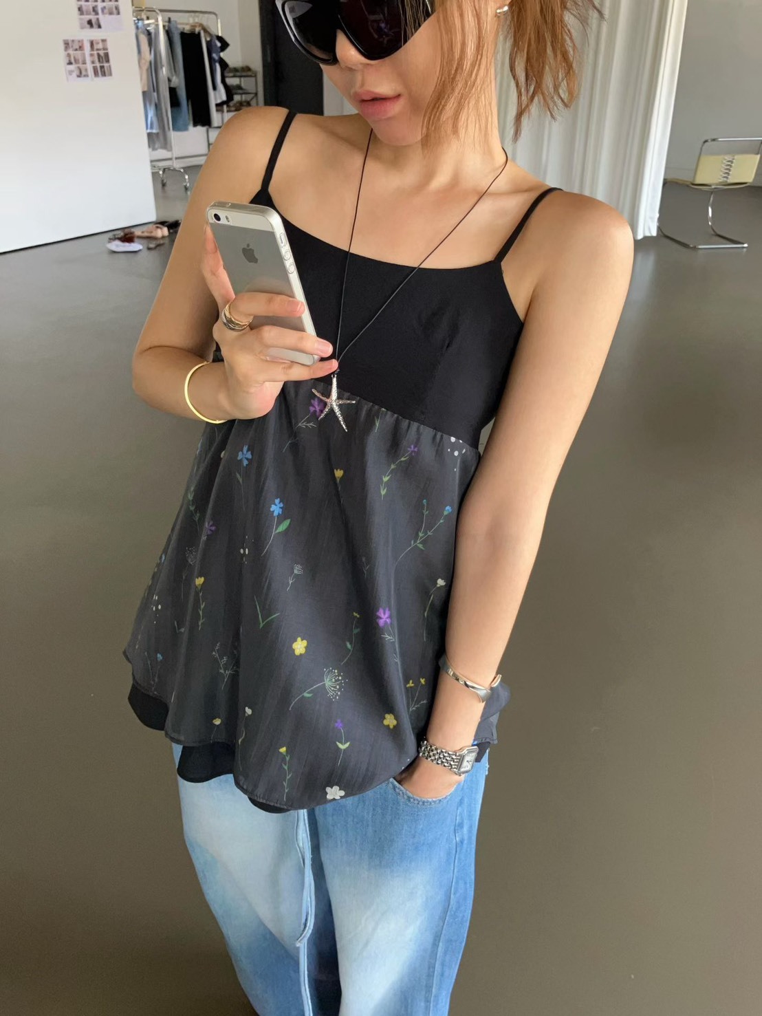吊帶拚彩花短洋裝