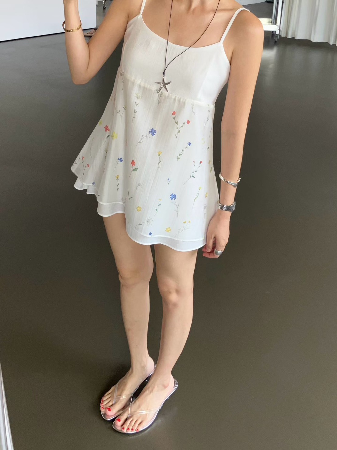 吊帶拚彩花短洋裝