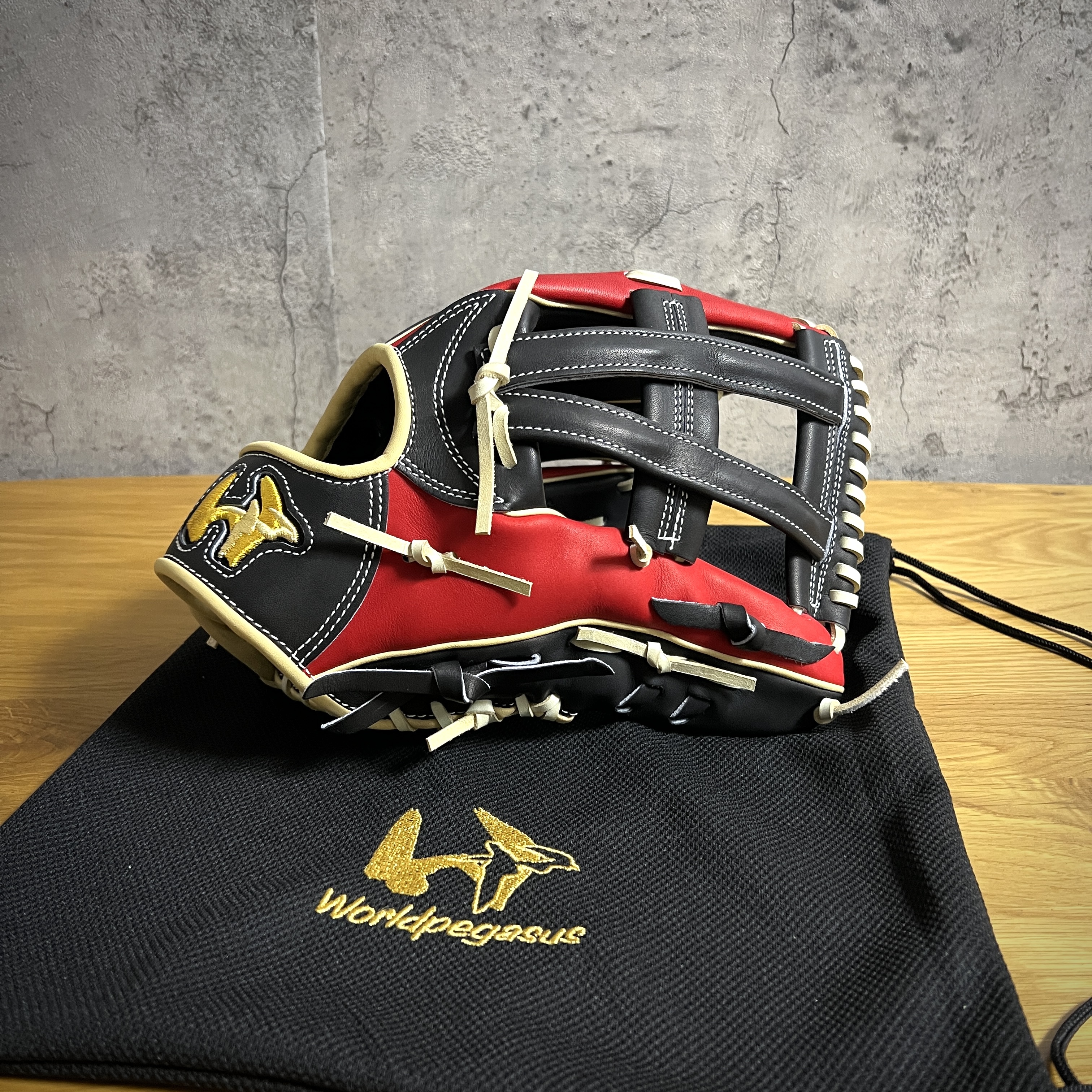 【預約商品 約11月進貨】 約12.9吋 WP 獨角獸 硬軟式兼用 外野 黒ｘ赤ｘ白 配色 瘋牛限定手套 WGK5GP7 M2508-136