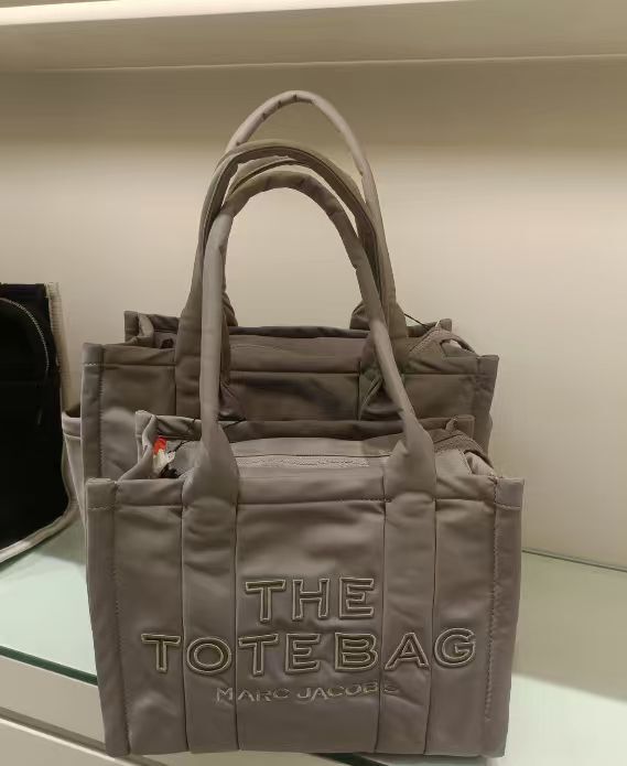 【直播】MARC JACOBS LX062609 Puffy 中號尼龍托特包  (奶茶色)