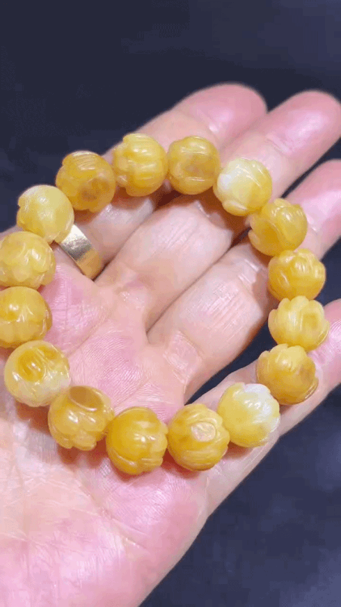 615741 和田玉黃沁籽蓮花手串