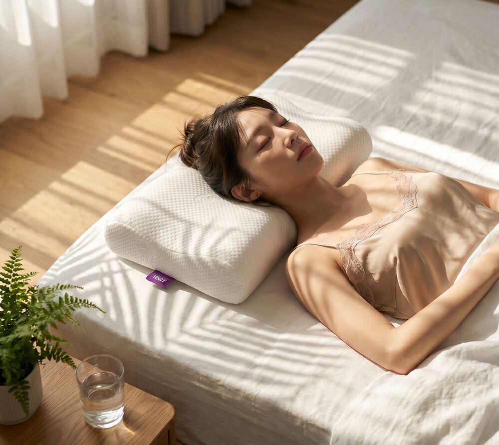 女性正躺_orest側睡記憶枕_陽光臥室
