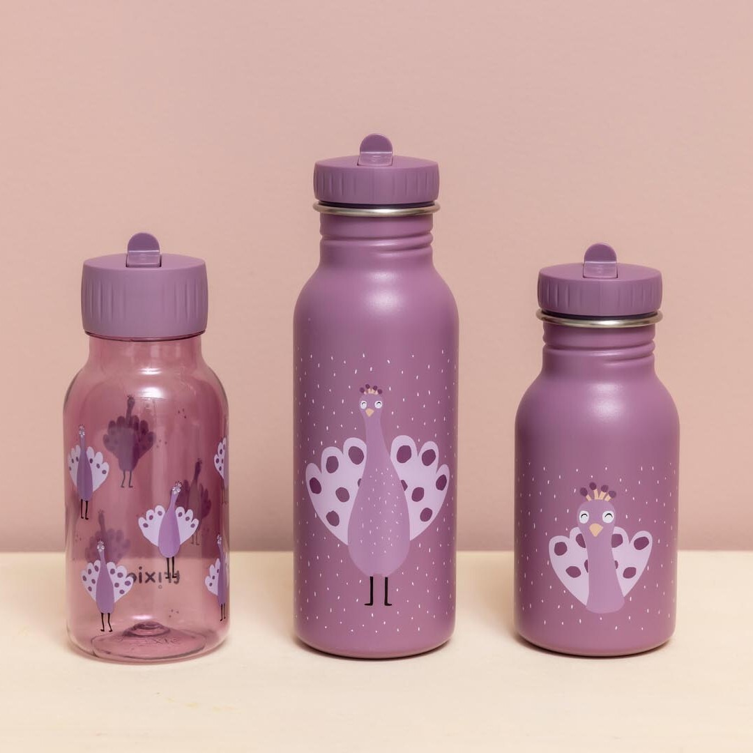 由左至右分別是動物愛喝水輕透瓶350ml、隨身瓶500ml、隨身瓶350ml，2026新款孔雀圖案超吸睛！