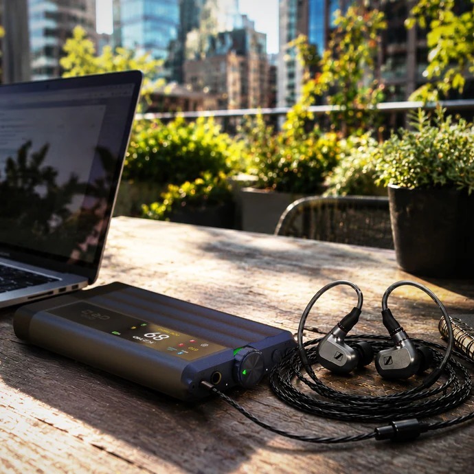 iFi Audio iDSD GR 2 DAC Headphone Amp features the Burr-Brown PCM1795 chipset