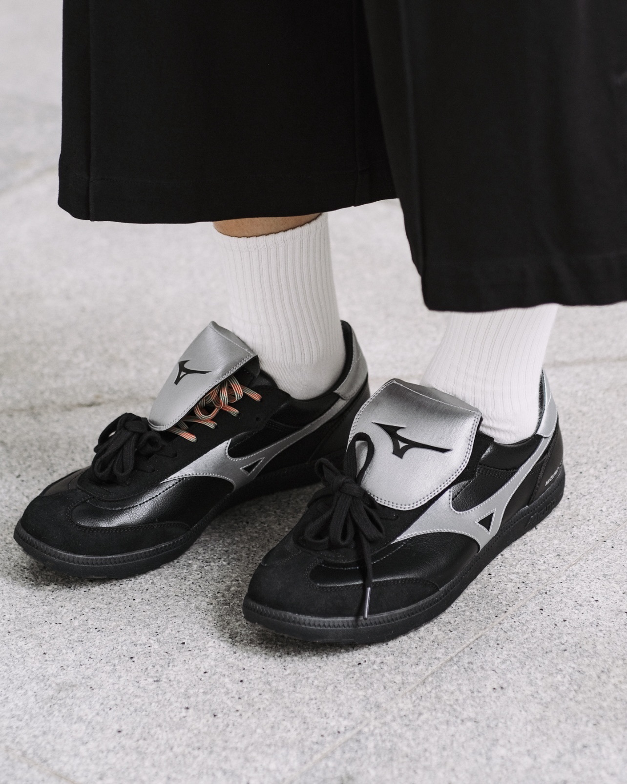 #代購 MIZUNO CT 01 翻蓋鞋舌 復古足球風 薄底鞋 足球板鞋 黑銀 D1GH263801