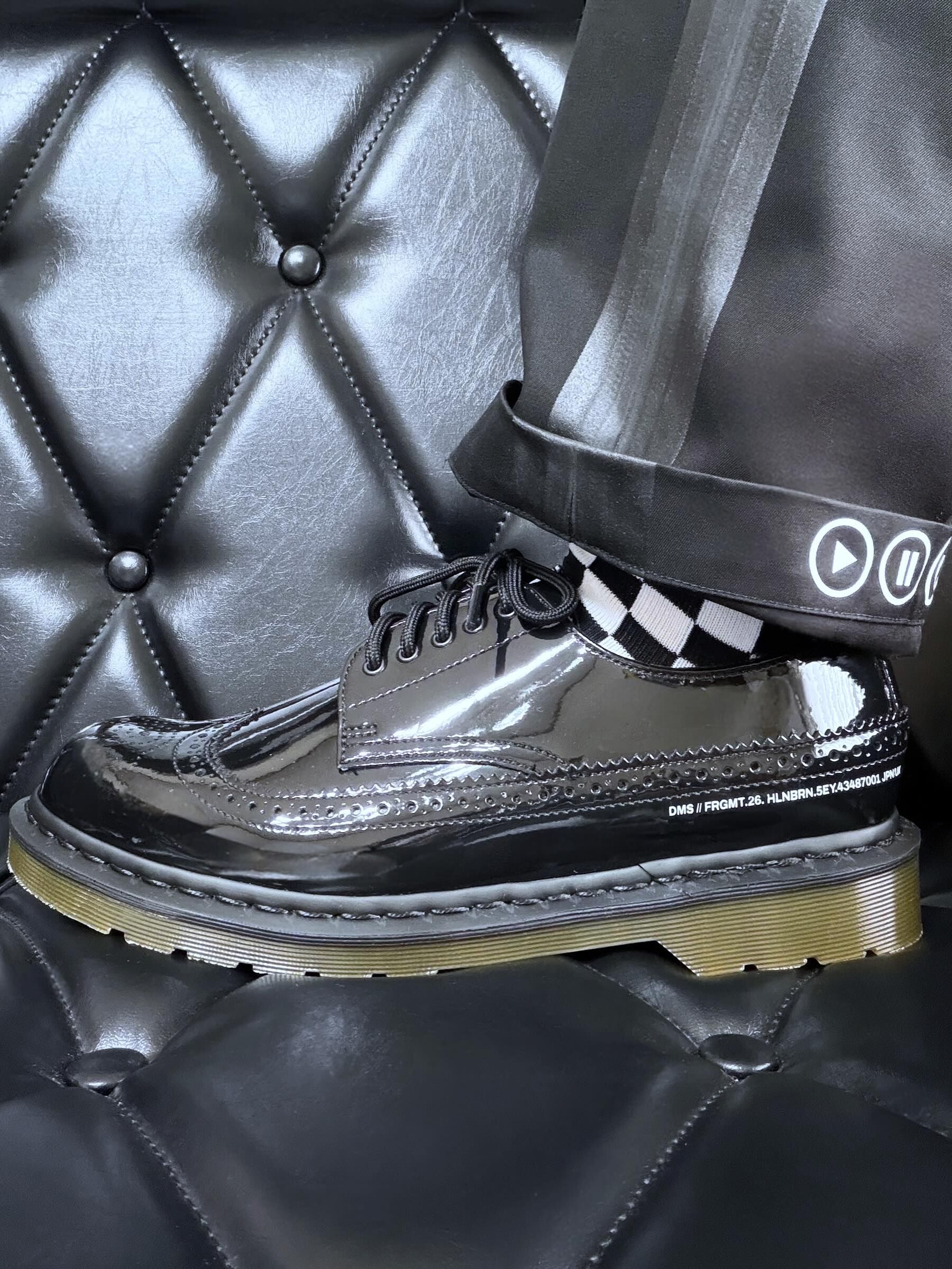 fragment x Dr. Martens Hollingborn 布洛克鞋