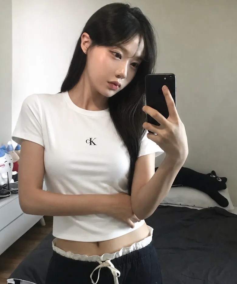CALVIN KLEIN CK Monogram Cropped T-Shirt 短版 短T 短袖 小LOGO 女款 / 預購
