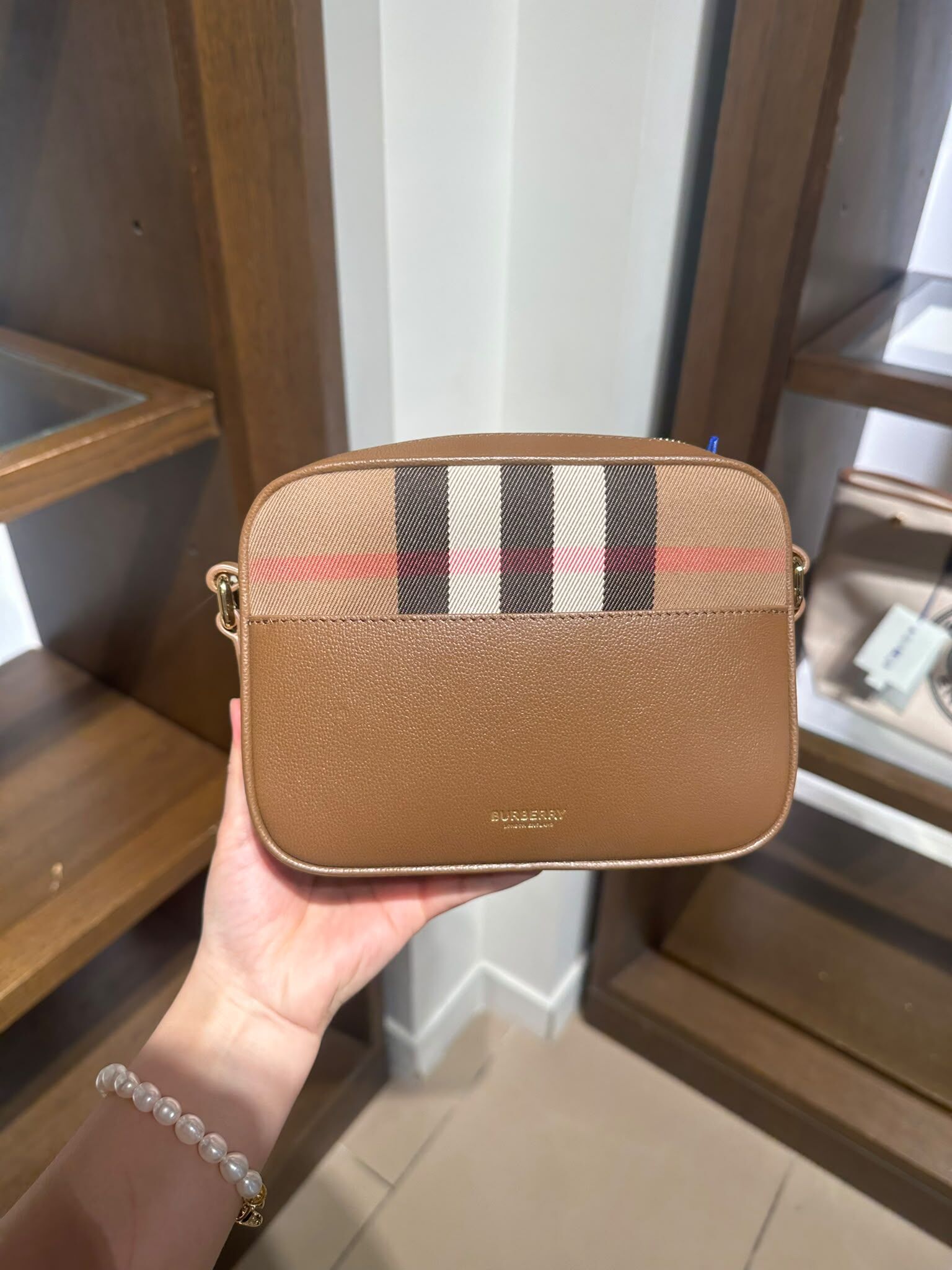 LYS01983 Burberry 牛皮拼格紋相機包