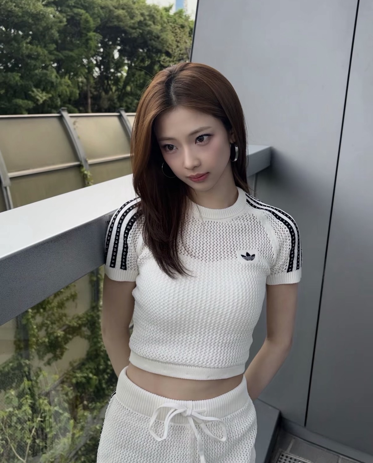 女款 ADIDAS CROCHET TEE 白色 RUKA同款 三葉草 短版 針編 合身 短T【KE0200】ADLP