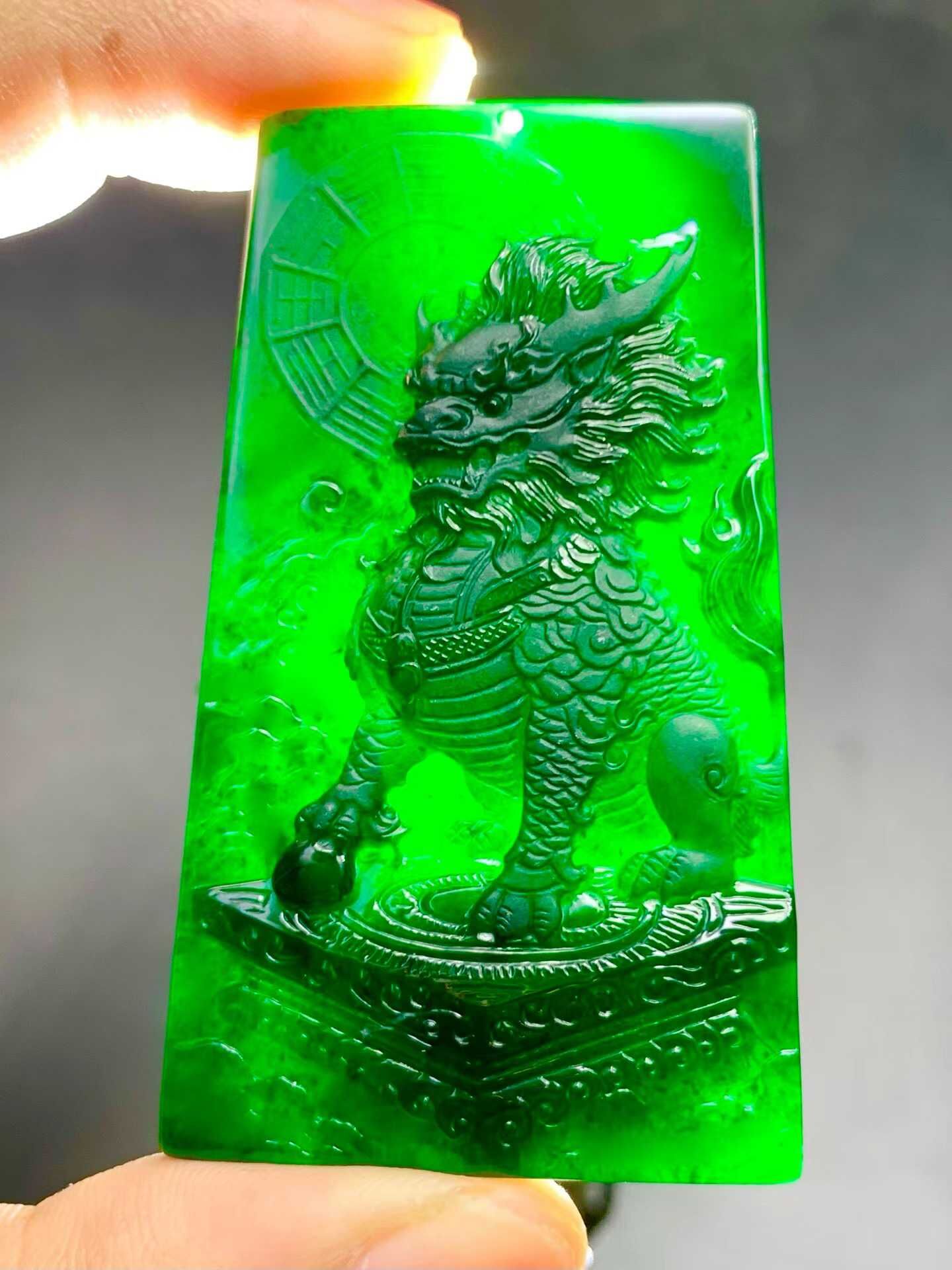 614422 翡翠墨翠麒麟獻瑞