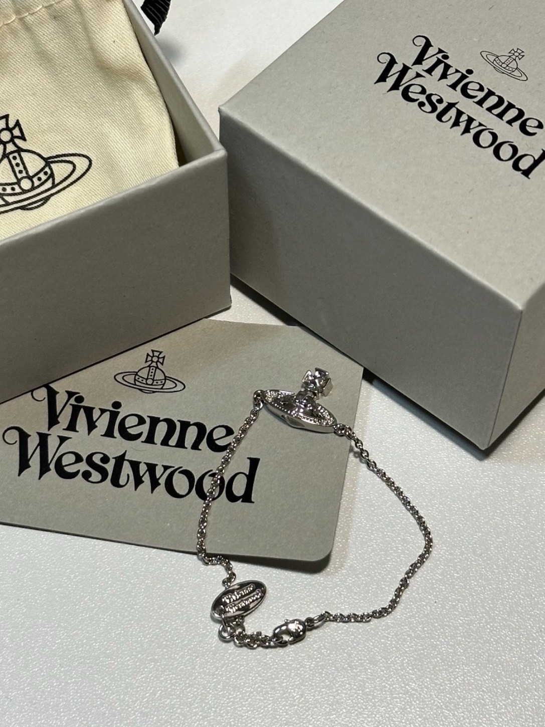 VIVIENNE WESTWOOD 西太后 PINA BAS RELIEF 小號 浮雕鉚釘土星水晶手鍊