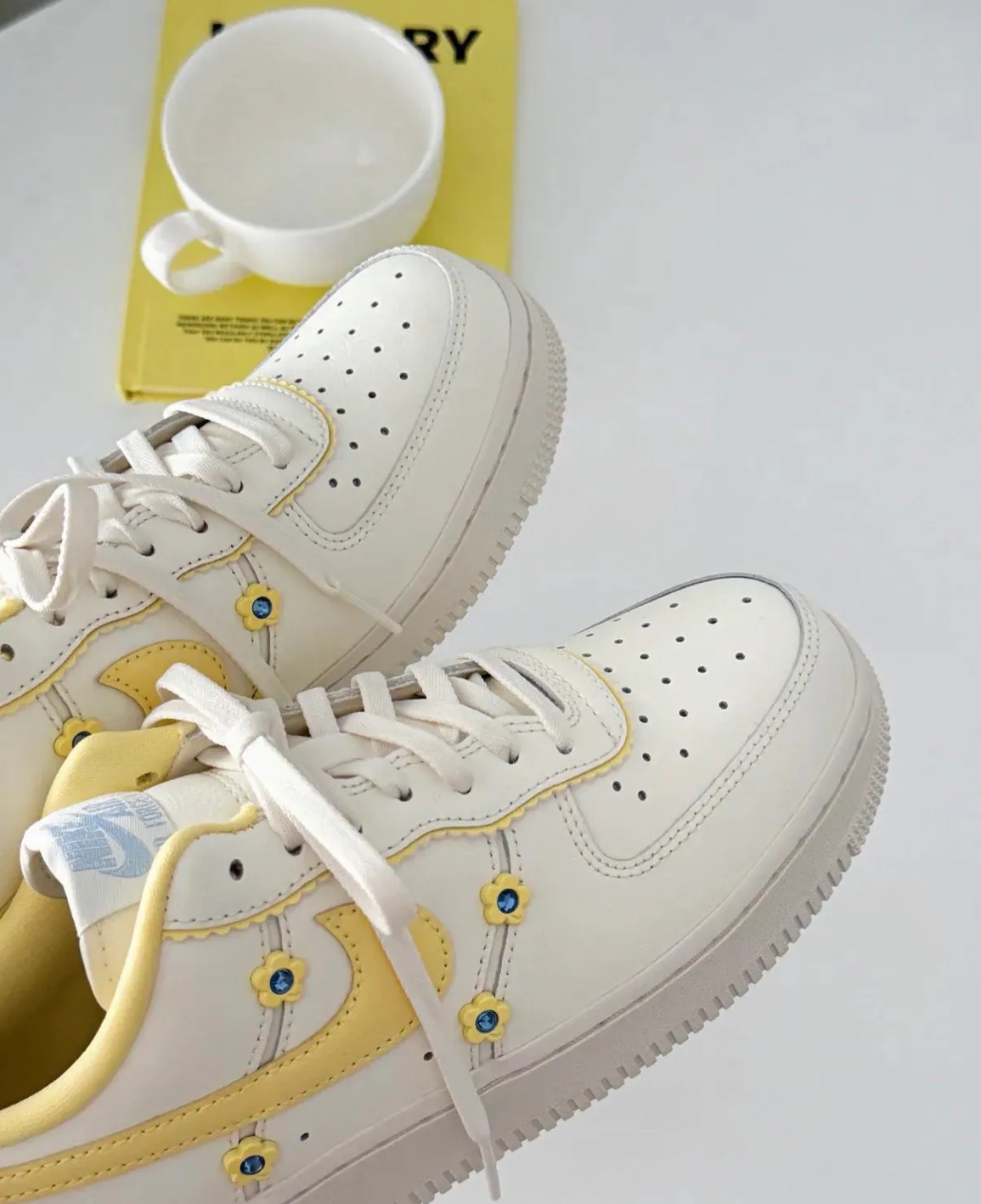 <小奶油奶黃呼呼☀️>NIKE AIR FORCE 1 '07 AF1 奶黃 小黃花 白黃