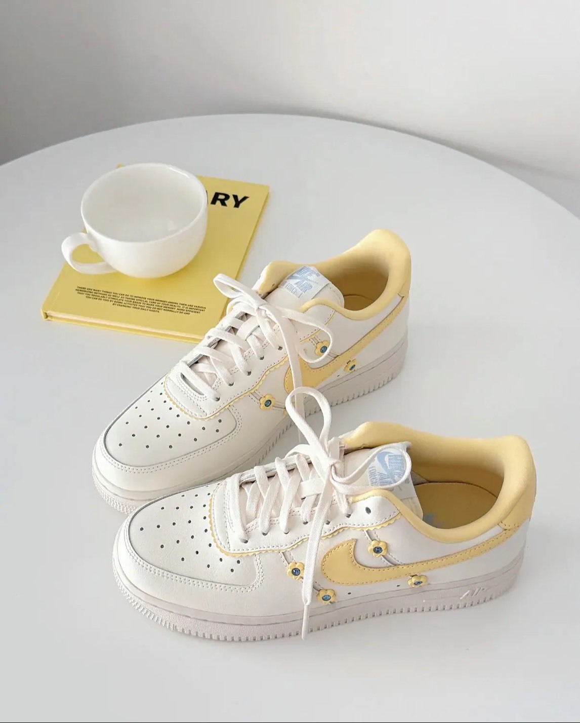 <小奶油奶黃呼呼☀️>NIKE AIR FORCE 1 '07 AF1 奶黃 小黃花 白黃