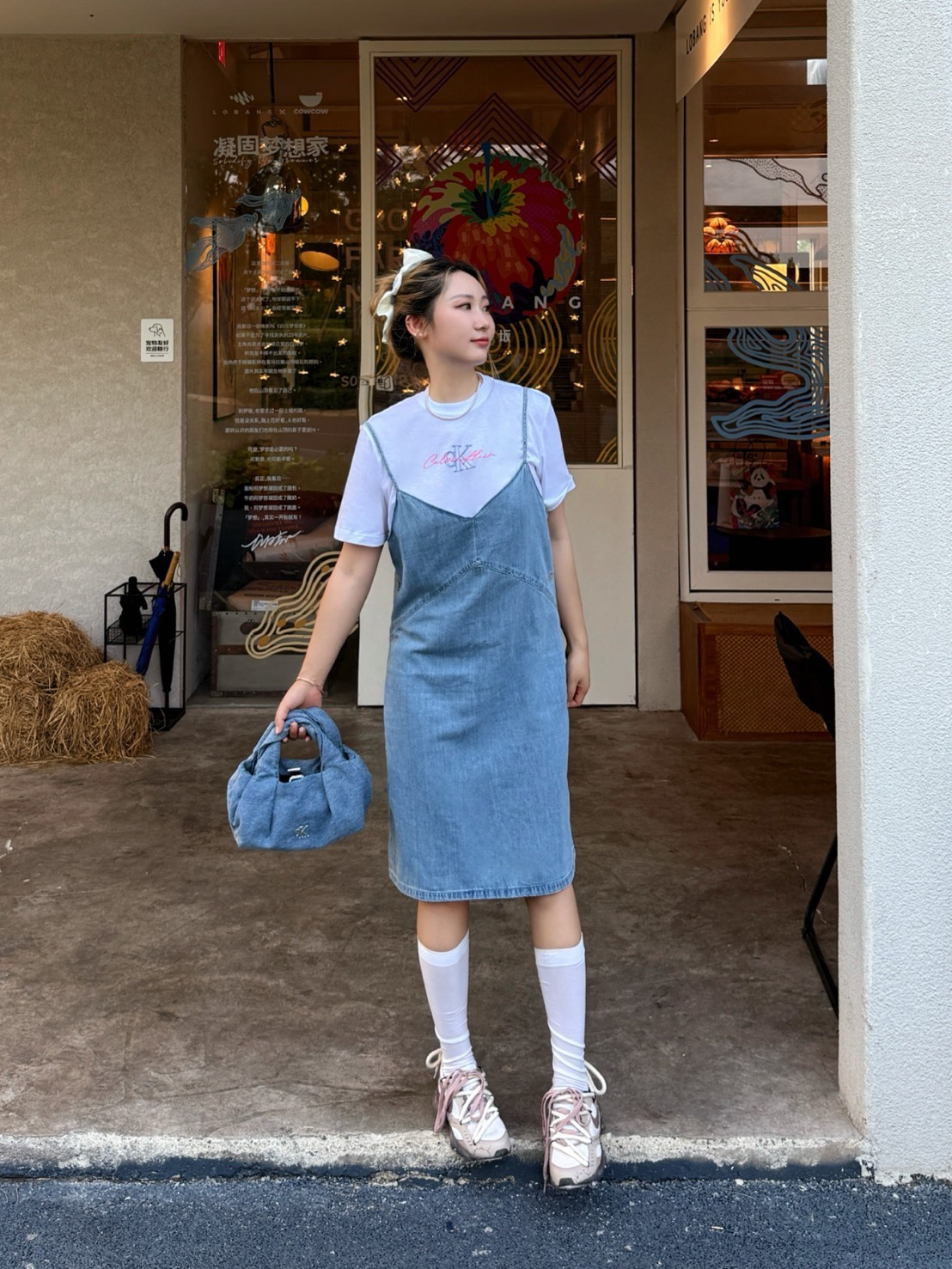 CALVIN KLEIN 扭結設計 字母 雲朵 手提包 中號 女款 牛仔淺藍