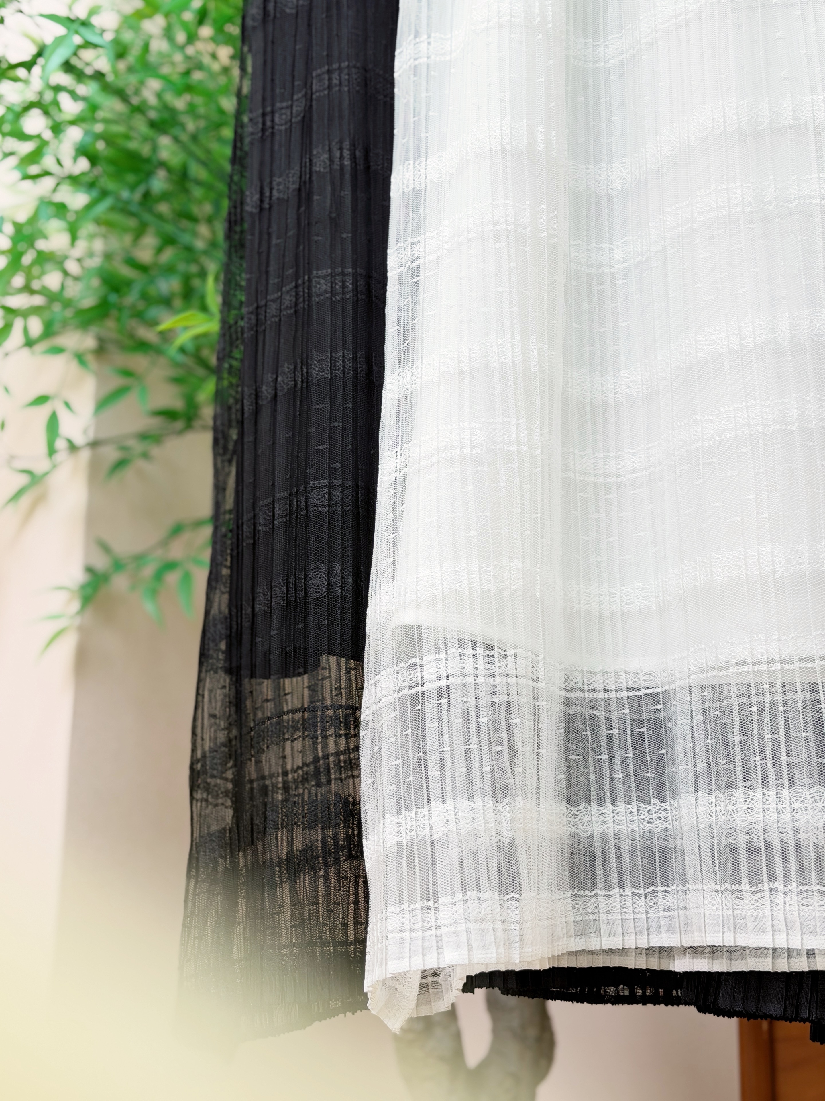 兩色 / 精緻感蕾絲網紗百摺長裙 / Pleated Lace Mesh Maxi Skirt