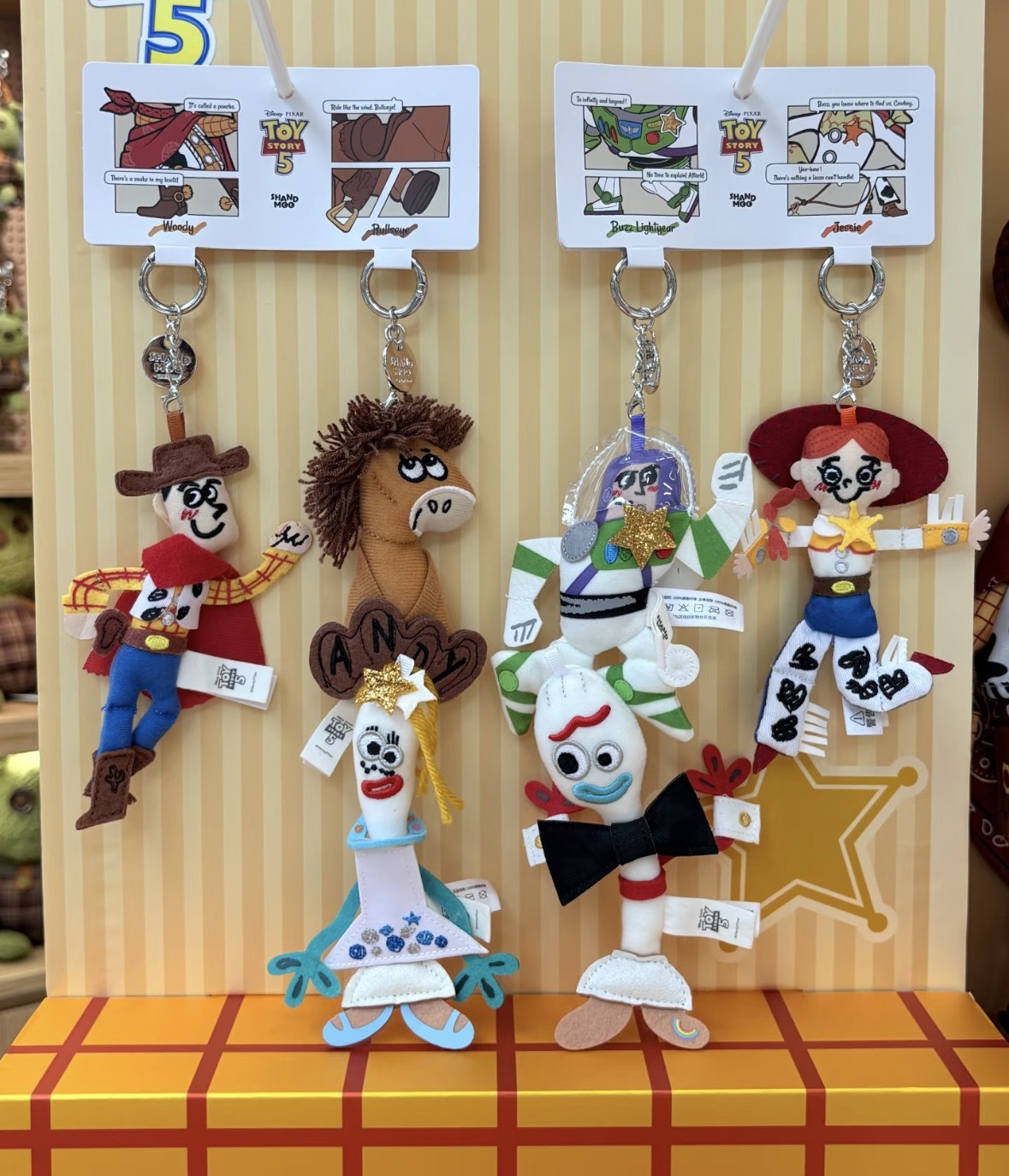 （預購） 正版授權✨玩具總動員5 插畫扁扁組合情侶吊飾