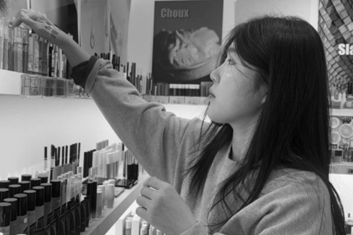 Tiny Wonder makeup artist Da-yoon