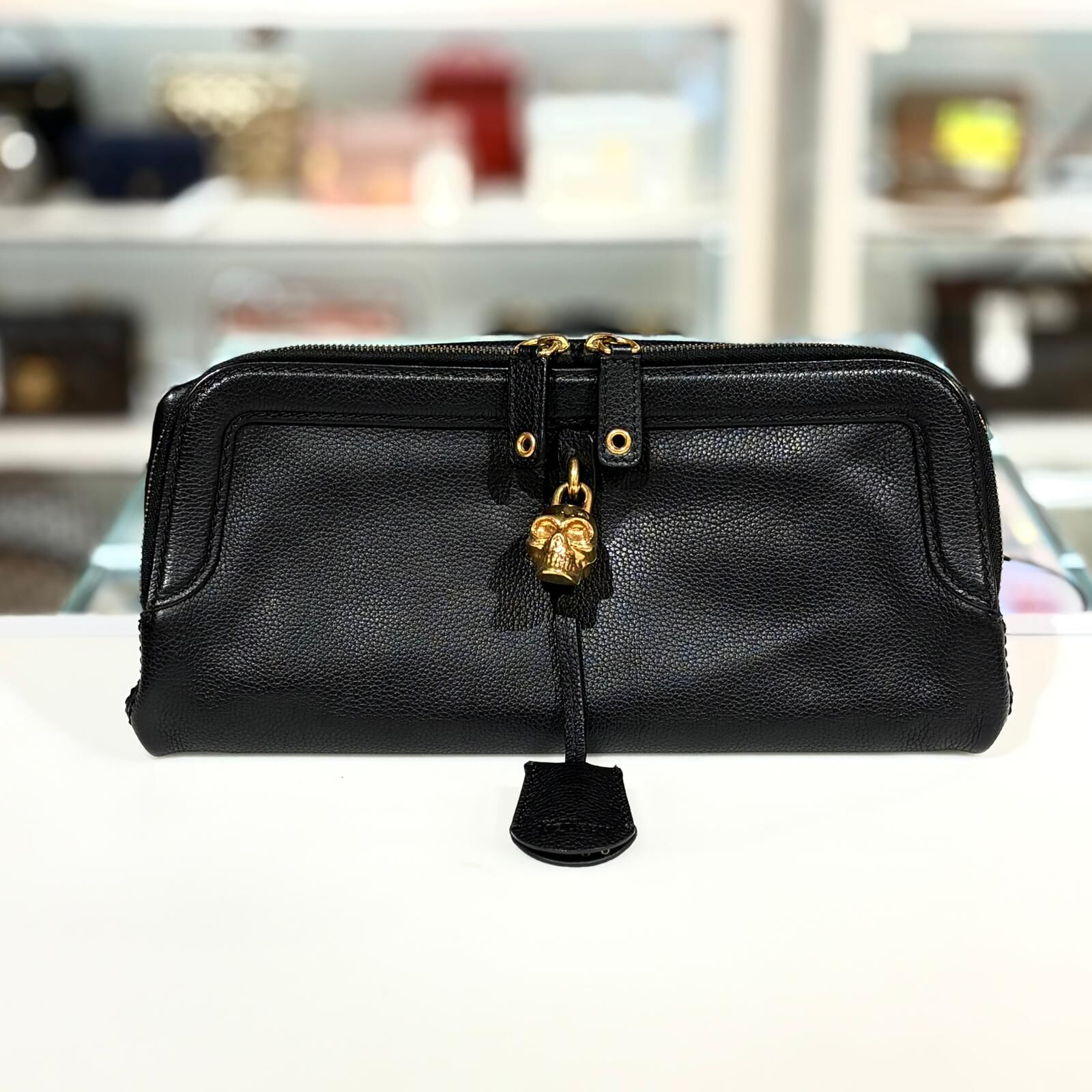 本週特價!!! 95%NEW二手ALEXANDER MCQUEEN 折疊手拿包 CLUTH BAG 麥昆黑色牛皮/金色骷髏鎖頭 #香榭站正品