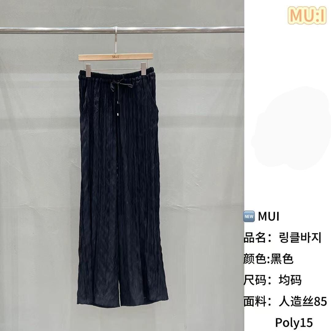 MU6302 絲綢感柔軟黑色皺摺寬褲