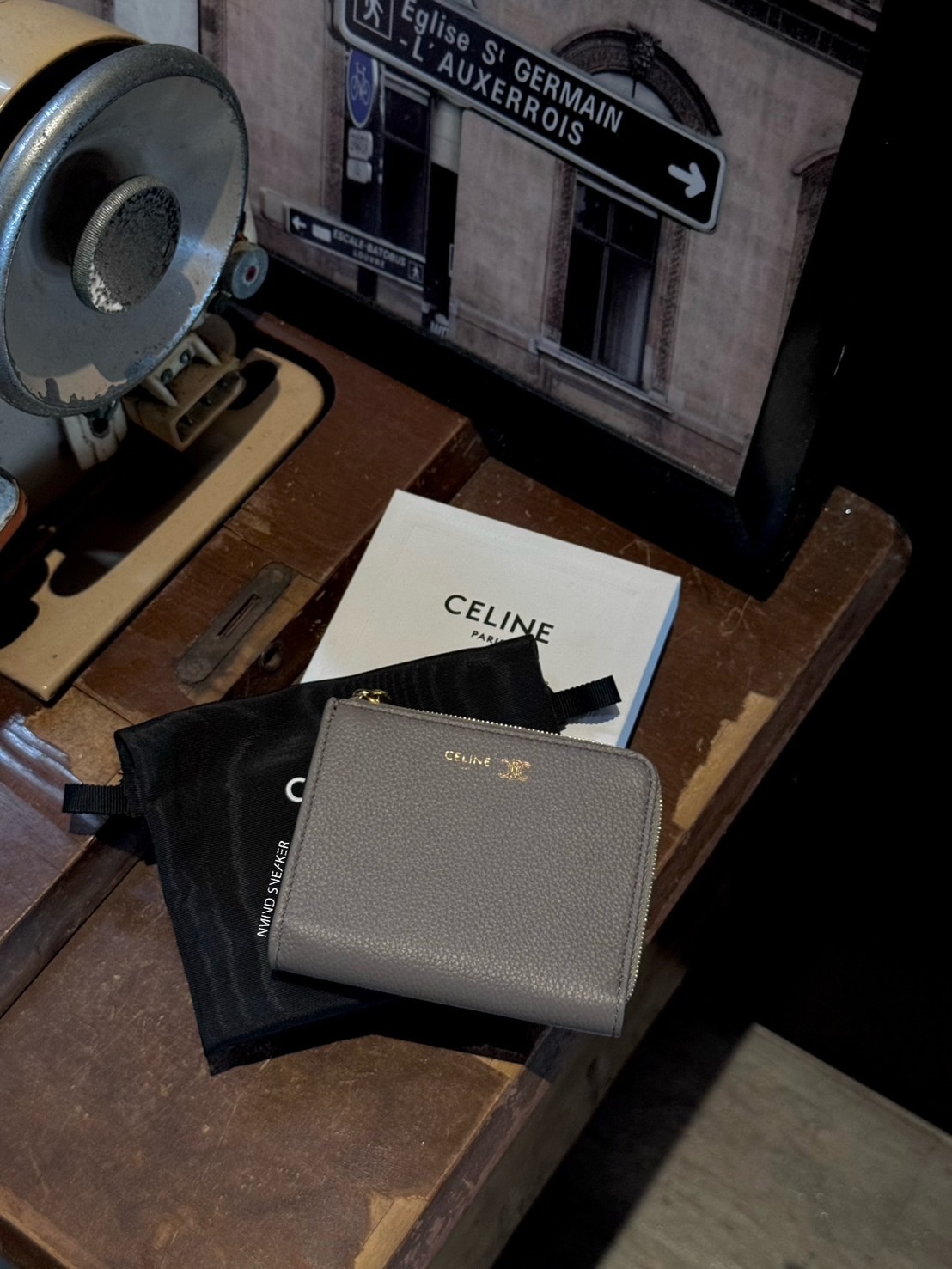 日本限定 CELINE簡約L型圓弧拉鍊短夾