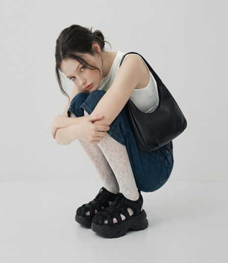 BR025 CHAAKAN Watson 厚底涼鞋 - 黑色
