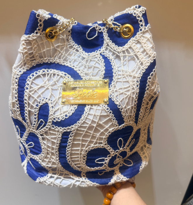 0625HB64-THAILAND-HANDBAGS-寶藍色蕾絲鏤空拼接鍊條水桶包（A64）