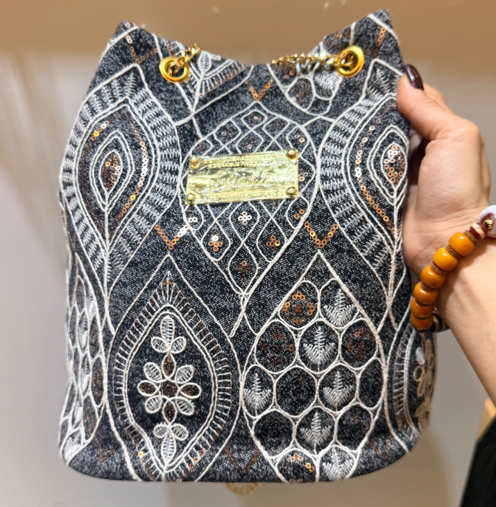 0625HB65-THAILAND-HANDBAGS-民族風亮片刺繡鍊條水桶包（A65）