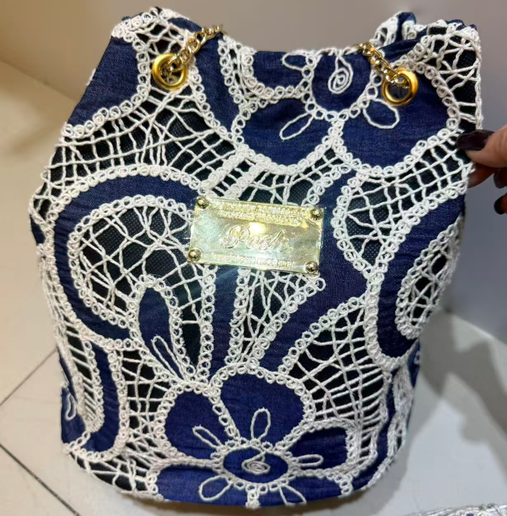 0625HB71-THAILAND-HANDBAGS-深海軍藍蕾絲鏤空拼接鍊條水桶包（A71）