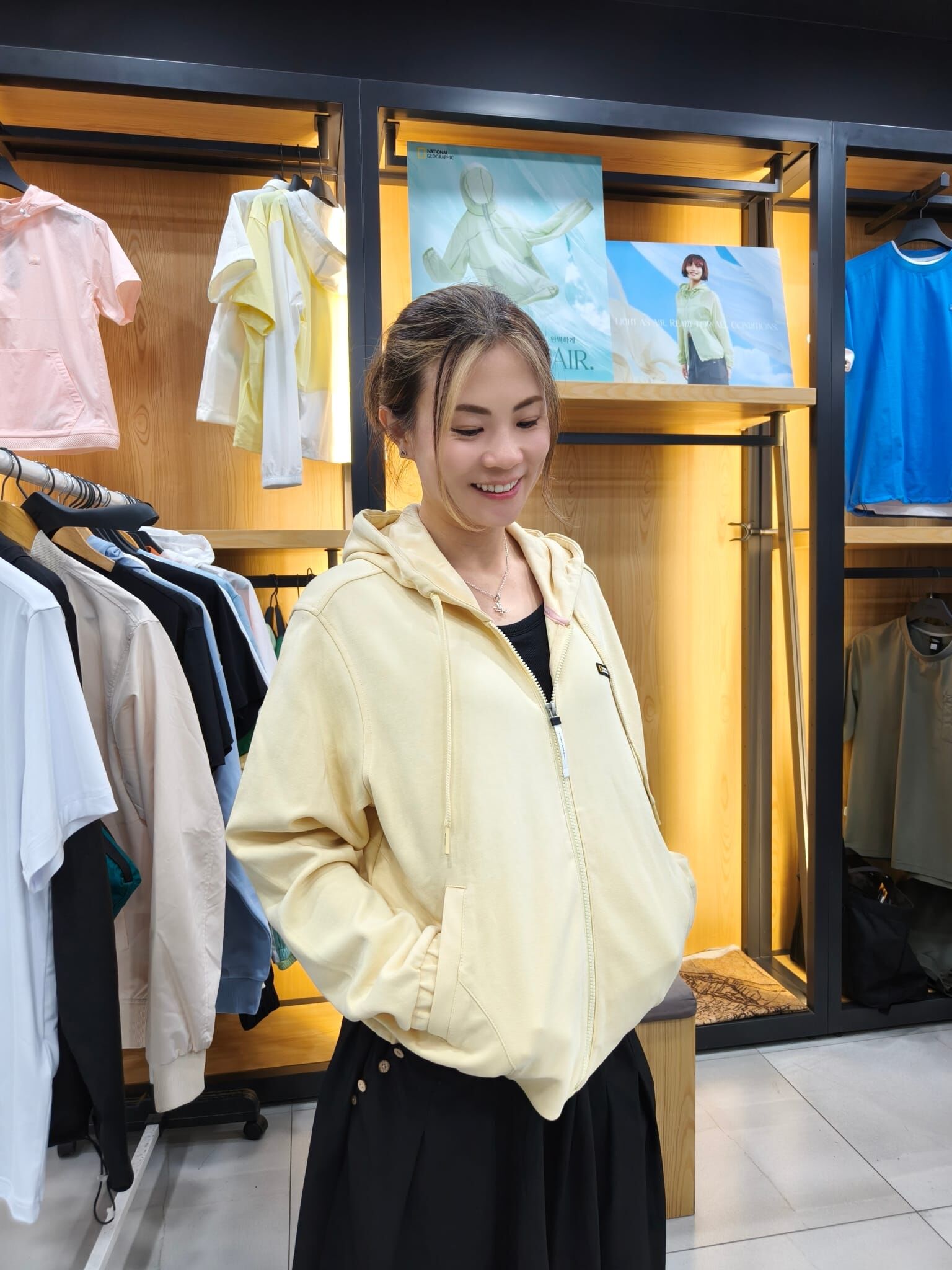 BQ014 National Geographic 短版休閒拉鍊連帽外套 - 黃色(930) 女款
