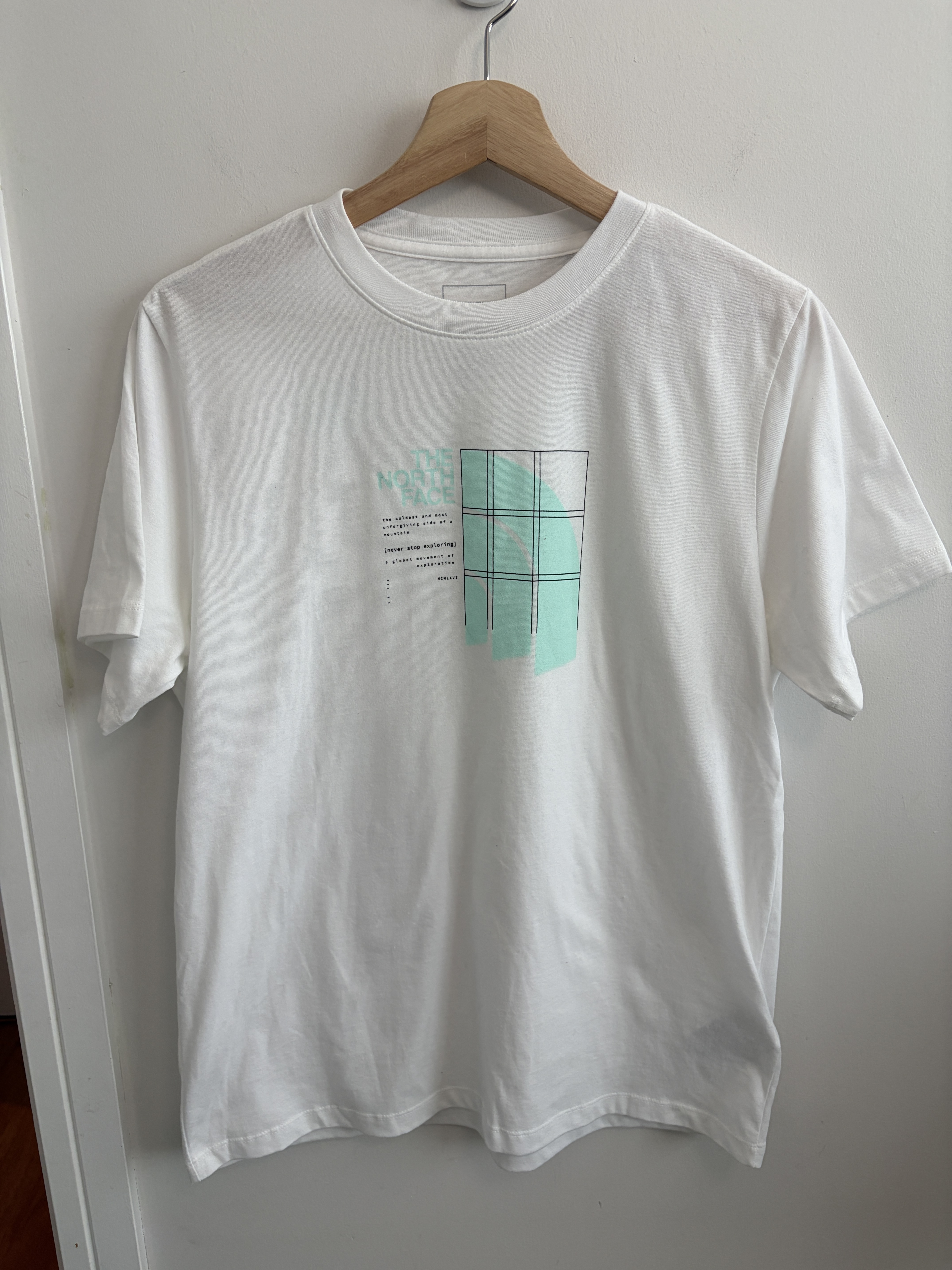THE NORTH FACE 女大人 造型LOGO 短TEE